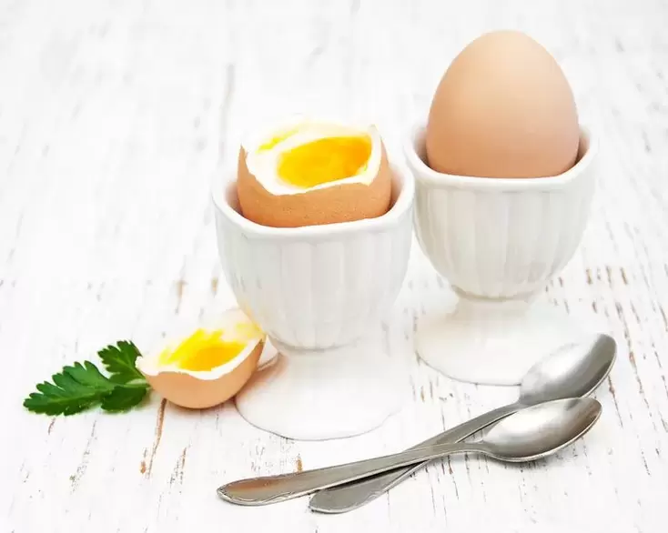 huevos pasados ​​por agua para la dieta del huevo