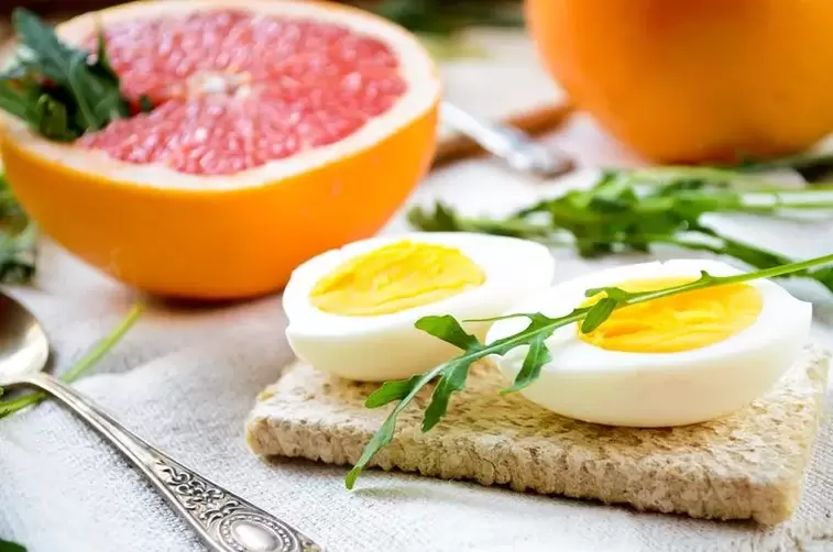 huevos y pomelo para la dieta del huevo
