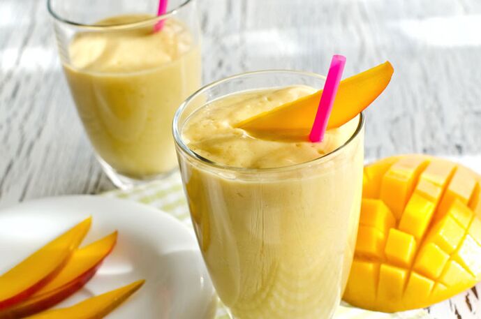Batido de yogur de mango y naranja para bajar de peso