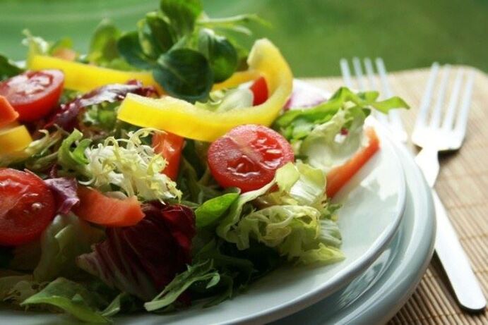 ensalada de verduras para bajar de peso con una nutrición adecuada