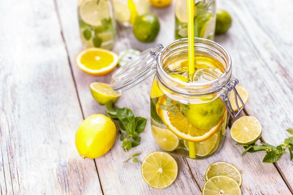 agua con limon para bajar de peso